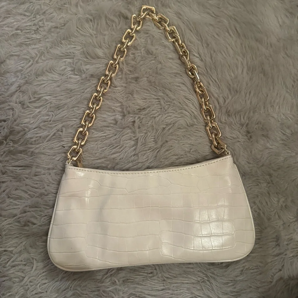 Zara CHAIN STRAP ANIMAL EMBOSSED SHOULDER BAG ivory - Picture 3 of 9